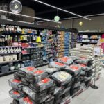 Iluminación técnica para retail y estanterías comerciales en tienda Intermarché.