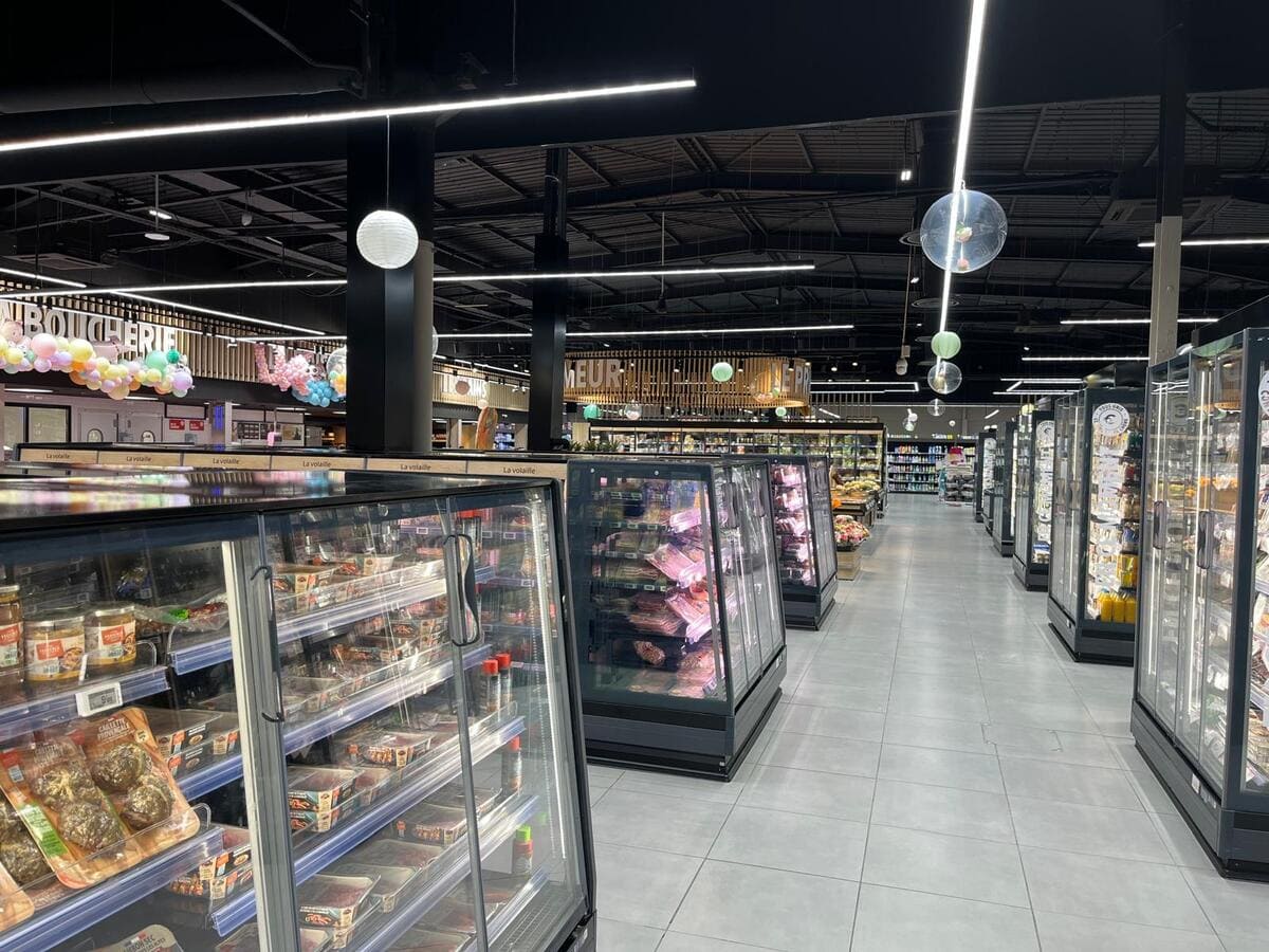 Iluminación LED profesional para zonas de carnicería y mostradores de producto fresco.
